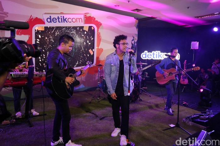 Nidji saat tampil di kantor detikcom.