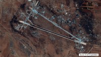 Rudal-rudal AS itu ditembakkan ke pangkalan udara Shayrat pada Jumat (7/4) sekitar pukul 03.45 waktu setempat. DigitalGlobe/Courtesy U.S. Department of Defense/Handout via REUTERS.