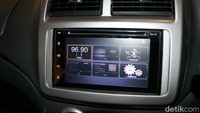 Ayla 1.2L dibekali audio dengan layar sentuh 2Din dan steering switch. Untuk keamanan, mobil ini memiliki fitur Immobilizer yang memungkinkan mobil hanya dapat dinyalakan jika menggunakan kunci asli.