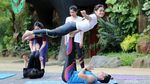Lekuk Tubuh Jessica Iskandar Saat Lakukan Acroyoga