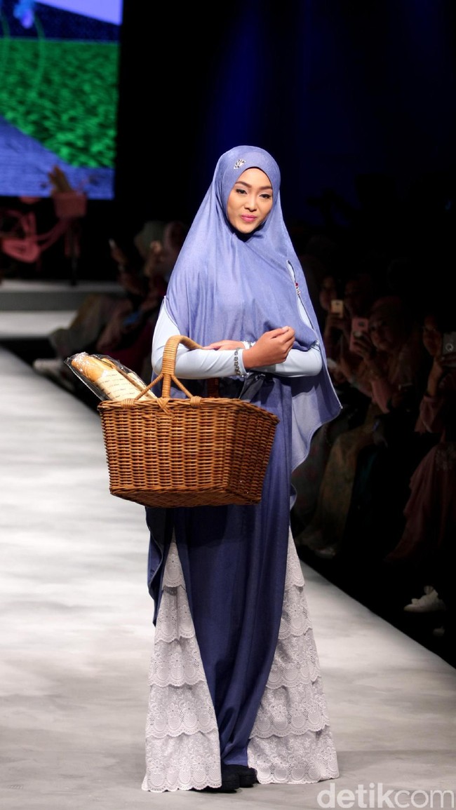 Koleksi Brand Si.Se.Sa yang mengusung tema PopNimes di Muslim Fashion Festival 2017. Jakarta Convention Center. Senayan. jakarta. [Foto: Mohammad Abduh/Wolipop]
