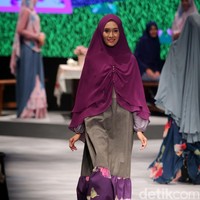 Koleksi Brand Si.Se.Sa yang mengusung tema PopNimes di Muslim Fashion Festival 2017. Jakarta Convention Center. Senayan. jakarta. [Foto: Mohammad Abduh/Wolipop]