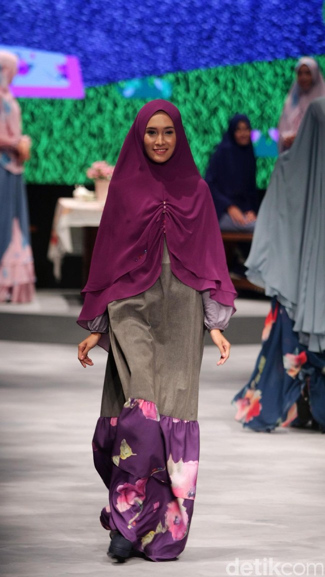 Koleksi Brand Si.Se.Sa yang mengusung tema PopNimes di Muslim Fashion Festival 2017. Jakarta Convention Center. Senayan. jakarta. [Foto: Mohammad Abduh/Wolipop]
