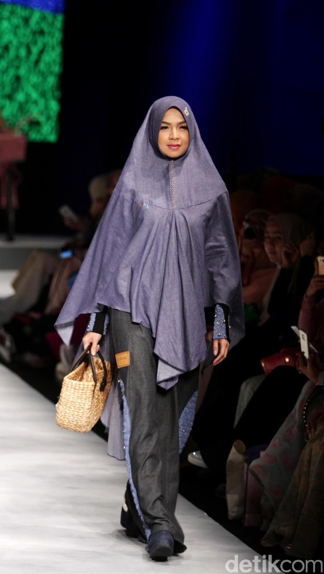 Koleksi Brand Si.Se.Sa yang mengusung tema PopNimes di Muslim Fashion Festival 2017. Jakarta Convention Center. Senayan. jakarta. [Foto: Mohammad Abduh/Wolipop]