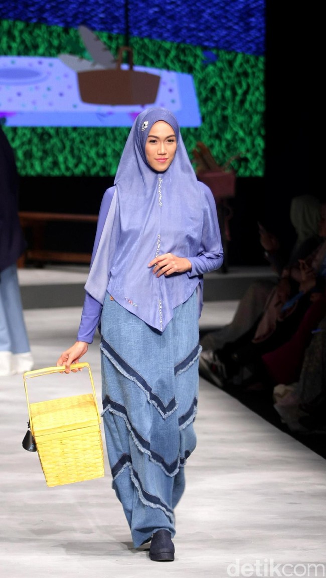 Koleksi Brand Si.Se.Sa yang mengusung tema PopNimes di Muslim Fashion Festival 2017. Jakarta Convention Center. Senayan. jakarta. [Foto: Mohammad Abduh/Wolipop]