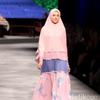 Koleksi Brand Si.Se.Sa yang mengusung tema PopNimes di Muslim Fashion Festival 2017. Jakarta Convention Center. Senayan. jakarta. [Foto: Mohammad Abduh/Wolipop]
