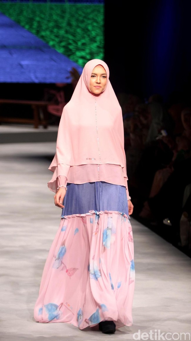 Koleksi Brand Si.Se.Sa yang mengusung tema PopNimes di Muslim Fashion Festival 2017. Jakarta Convention Center. Senayan. jakarta. [Foto: Mohammad Abduh/Wolipop]