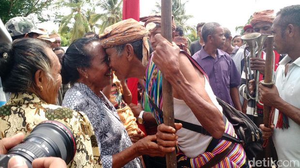Kembalinya Pusaka dari RI ke Timor Leste Lewat Jembatan Air Mata