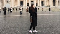 Lewat foto di instagram pribadinya tampak ia tengah menikmati masa-masa liburan di Eropa. (Dok. Instagram/bellalunaferlinn)
