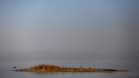 Selain disebut dalam alkitab, Danau Galilea juga disebut dalam hadist sebagai salah satu pertanda kiamat. Bila air danau ini surut sampai mengering, itulah tanda hari akhir akan tiba. Air Danau Galilea mengering karena diminum oleh makhluk Yajuj dan Majuj (Ronen Zvulun/Reuters)