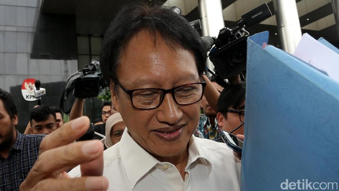 Dicecar Hakim, Eks Dirut PNRI Menangis di Sidang e-KTP