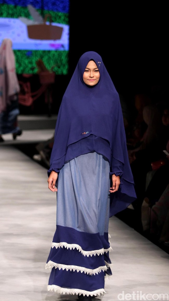 Koleksi Brand Si.Se.Sa yang mengusung tema PopNimes di Muslim Fashion Festival 2017. Jakarta Convention Center. Senayan. jakarta. [Foto: Mohammad Abduh/Wolipop]