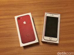 Unboxing iPhone Berkelir Merah di Jakarta