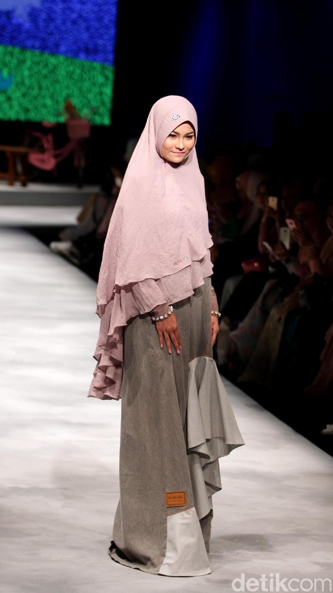 Koleksi Brand Si.Se.Sa yang mengusung tema PopNimes di Muslim Fashion Festival 2017. Jakarta Convention Center. Senayan. jakarta. [Foto: Mohammad Abduh/Wolipop]