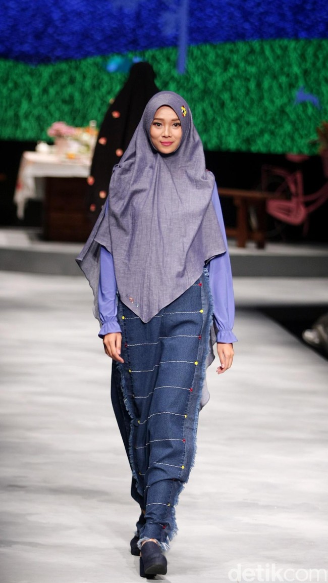 Koleksi Brand Si.Se.Sa yang mengusung tema PopNimes di Muslim Fashion Festival 2017. Jakarta Convention Center. Senayan. jakarta. [Foto: Mohammad Abduh/Wolipop]