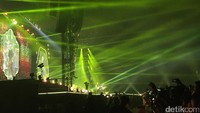 Konser yang bertempat di Rajamangala National Stadium seperti penantian yang terbayar sudah bagi para penggemarnya. Foto: Dyah Paramita Saraswati