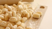 Pasta punya beragam jenis, termasuk gnocchi yang bentuknya unik mirip ulat sagu. Cara melafalkannya yang benar, nyo-kee. Foto: Ask Italian / iStock