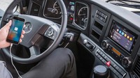 Ketika sudah terkoneksi, semua fitur canggih yang telah disebutkan juga akan bisa dinikmati oleh sang pengemudi truk. Bagaimana keren tidak Otolovers?