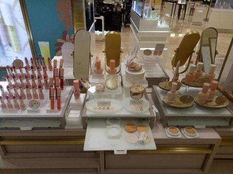 Gemas, Ada Lipstik Berbentuk Kepala Kucing 