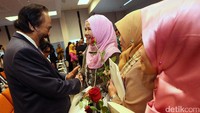 Sebanyak 30 guru Sekolah Sukma Bangsa di Aceh mengikuti wisuda program master pendidikan di Universitas Tampere, Finlandia, Jumat (7/4). Mereka meraih beasiswa dari Yayasan Sukma yang didirikan oleh Surya Paloh.