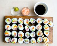 Baju Kena Kecap Saat Makan Sushi? Begini Cara Mudah dan Ampuh Hilangkan Noda