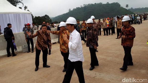 Presiden Jokowi cek proyek tol Bawen-Salatiga