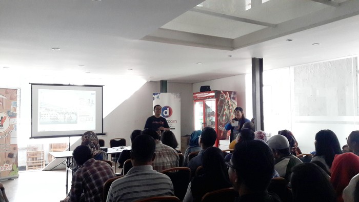 Asyiknya Berbagi Tips & Trik Menulis Cerita Perjalanan di Kota Tua Jakarta