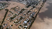 Pemukiman Rockhampton terendam banjir akibat luapan sungai Fitzroy yang meluap karena topan Debbie. AAP/Dan Peled/via REUTERS.