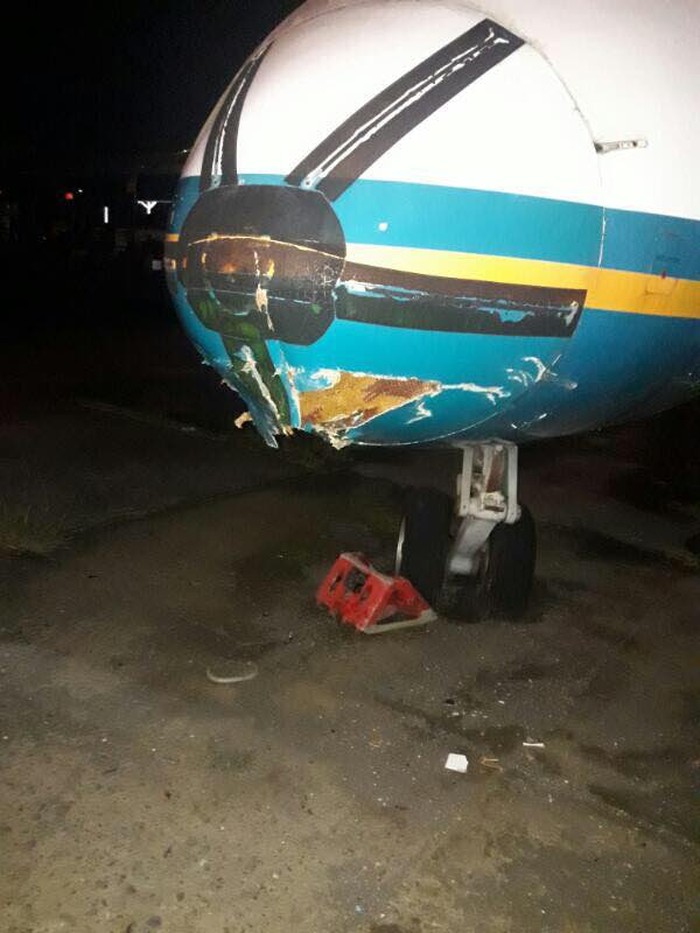 Pesawat Tabrak Pikap di Apron Lama Bandara Hasanuddin Makassar