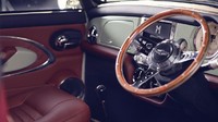 Soal interior, mobil ini dipastikan bakal sangat nyaman. Karena Mini ini menyajikan sentuhan retro. Namun didalamnya, kemewahan bisa terlihat dengan penggunaan kursi dengan kulit terbaik, dengan nuansa kayu pada stir kemudi.