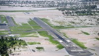 Bandar udara Rockhampton juga kebanjiran. AAP/Dan Peled/via REUTERS.