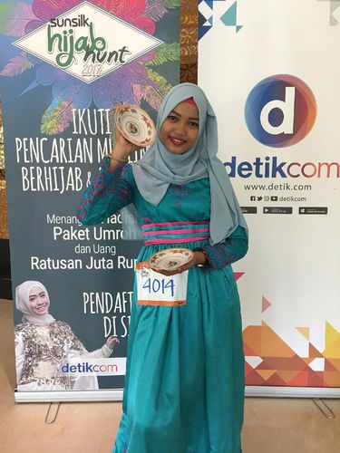 Unjuk Bakat Tari Piring, Hijabers Ini Ungkap Rahasia Agar Piring Tak Jatuh