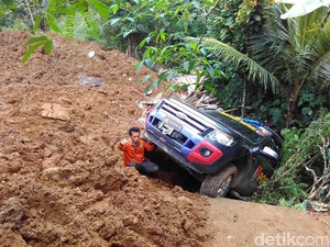 Gus Ipul Minta Evakuasi Longsor Ponorogo Dihentikan