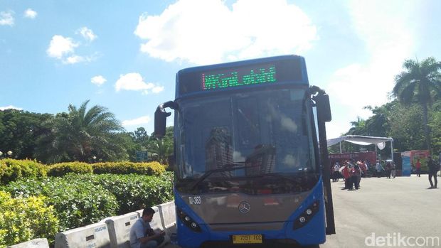 Bus maxi TransJakarta / 