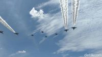 HUT ke-71, TNI AU 'Lukis' Gambar Hati di Langit Jakarta