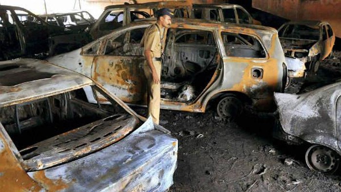 Cuaca Panas Picu Belasan Mobil Terbakar Di Tempat Parkir