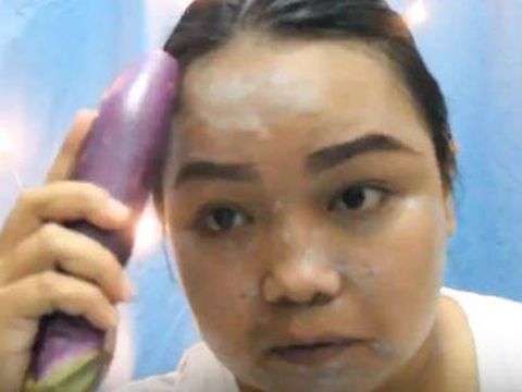 Tanpa Kuas, Beuaty Vlogger Indonesia Ini Makeup Pakai Terong