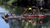 Giat rutin  tersebut merupakan antisipasi banjir pada saat musim penghujan.