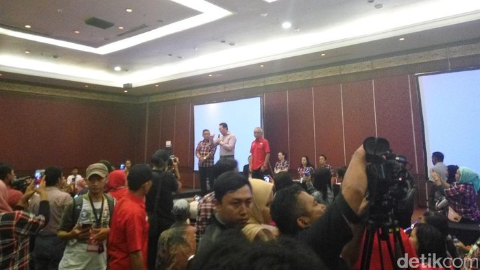 Ahok Tugaskan Saksi di TPS untuk Bantu Lawan Fitnah