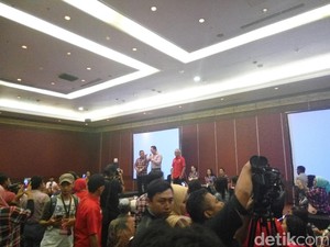 Ahok Tugaskan Saksi di TPS untuk Bantu Lawan Fitnah