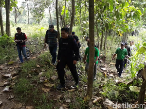 Polisi Lakukan Penyisiran di Lokasi Baku Tembak Teroris di Tuban