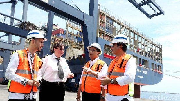 Kapal 'Raksasa' Bersandar di Tanjung Priok, Apa Manfaatnya?