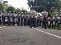 Sukabumi Mencekam, Polisi Barikade Cegah Bentrok Dua Ormas
