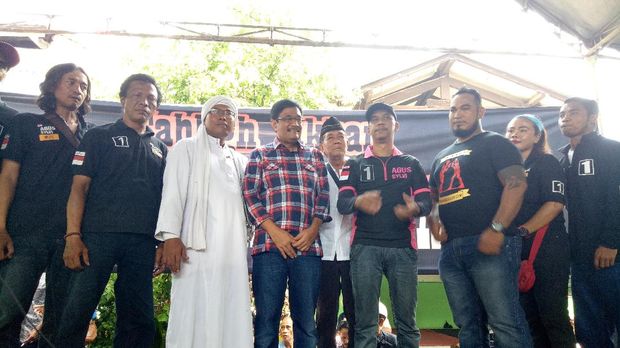 Djarot Hadiri Deklarasi Dukungan dari Relawan Agus-Sylvi di Jakbar