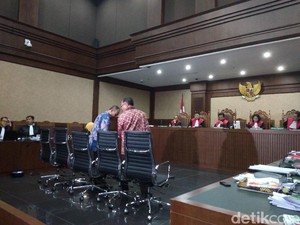 Marah Ditanya Target e-KTP Gagal, Irman: Jangan Coba Dikte Saya