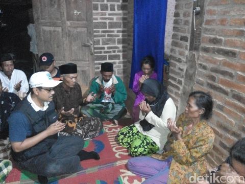 Wagub Jatim doa bersama dengan keluarga korban longsor