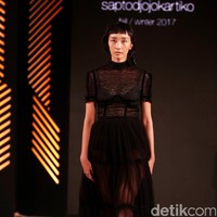 Koleksi Sapto Djojokartiko di Fashion Nation 2017. Senayan City. Jakarta. [Foto: Mohammad Abduh/Wolipop]