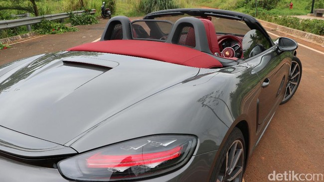 Melesat dengan Mobil Sport dan Wah, Porsche 718 Boxster