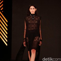 Koleksi Sapto Djojokartiko di Fashion Nation 2017. Senayan City. Jakarta. [Foto: Mohammad Abduh/Wolipop]