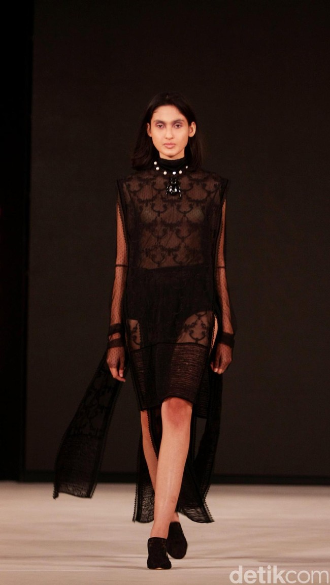 Koleksi Sapto Djojokartiko di Fashion Nation 2017. Senayan City. Jakarta. [Foto: Mohammad Abduh/Wolipop]